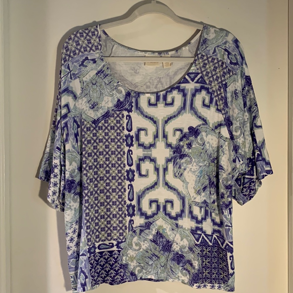 CHICO’S TOP. Fresh as Spring. Blue, white, mint print.  Gracious sleeve. Size 2